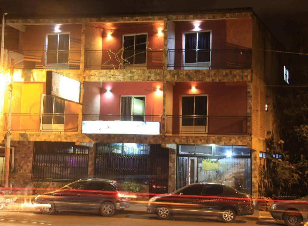 פוארטו איגואסו La Familia Hotel מראה חיצוני תמונה